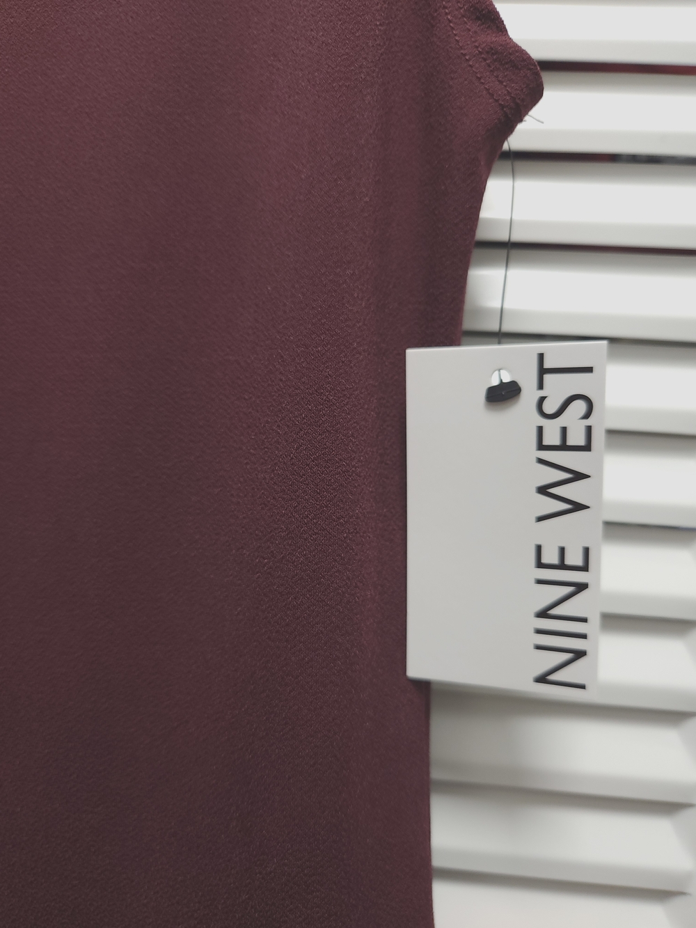 Nine West Sleeveless Mock Neck Top Burgundy Stretch Knit Size L NWT - Picture 4 of 10